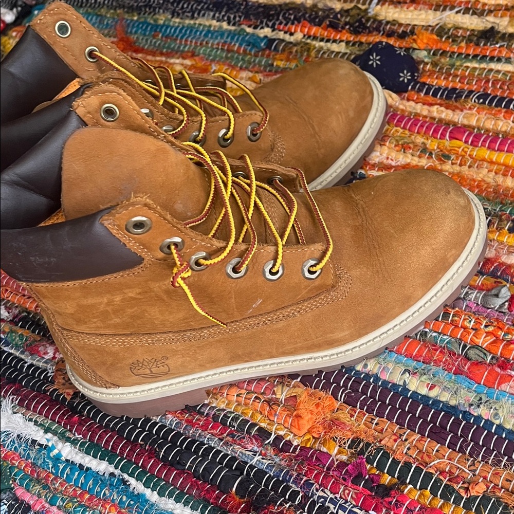 Timberland Men's Brown Leather Boots with Yellow Laces